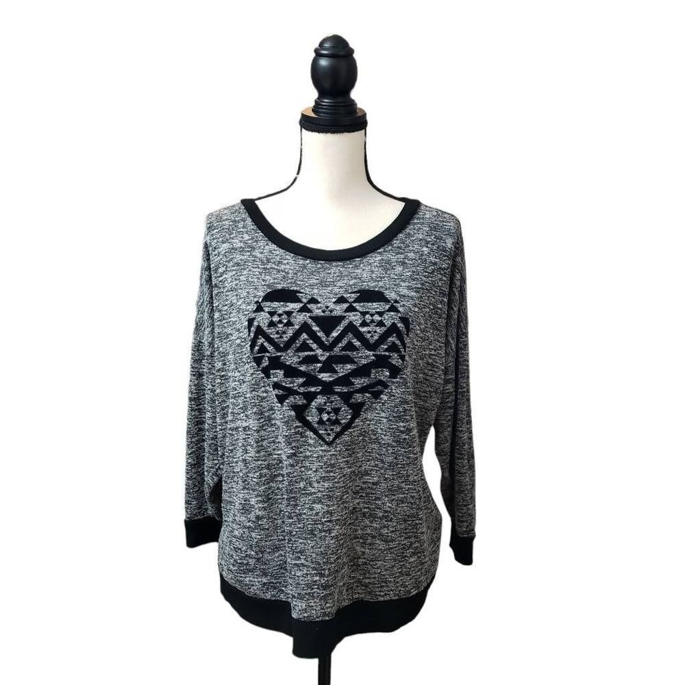 Cato Lightweight Gray Stretchy Dolman Style Southwestern Black Heart Sweatshirt